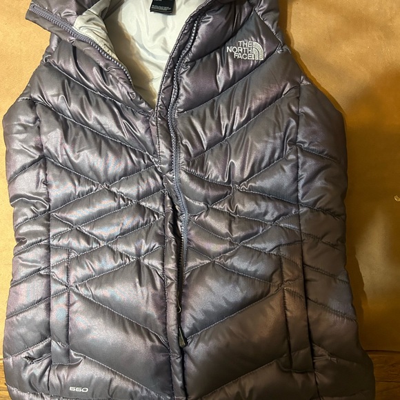 The north face purple vest size Small - Picture 2 of 3